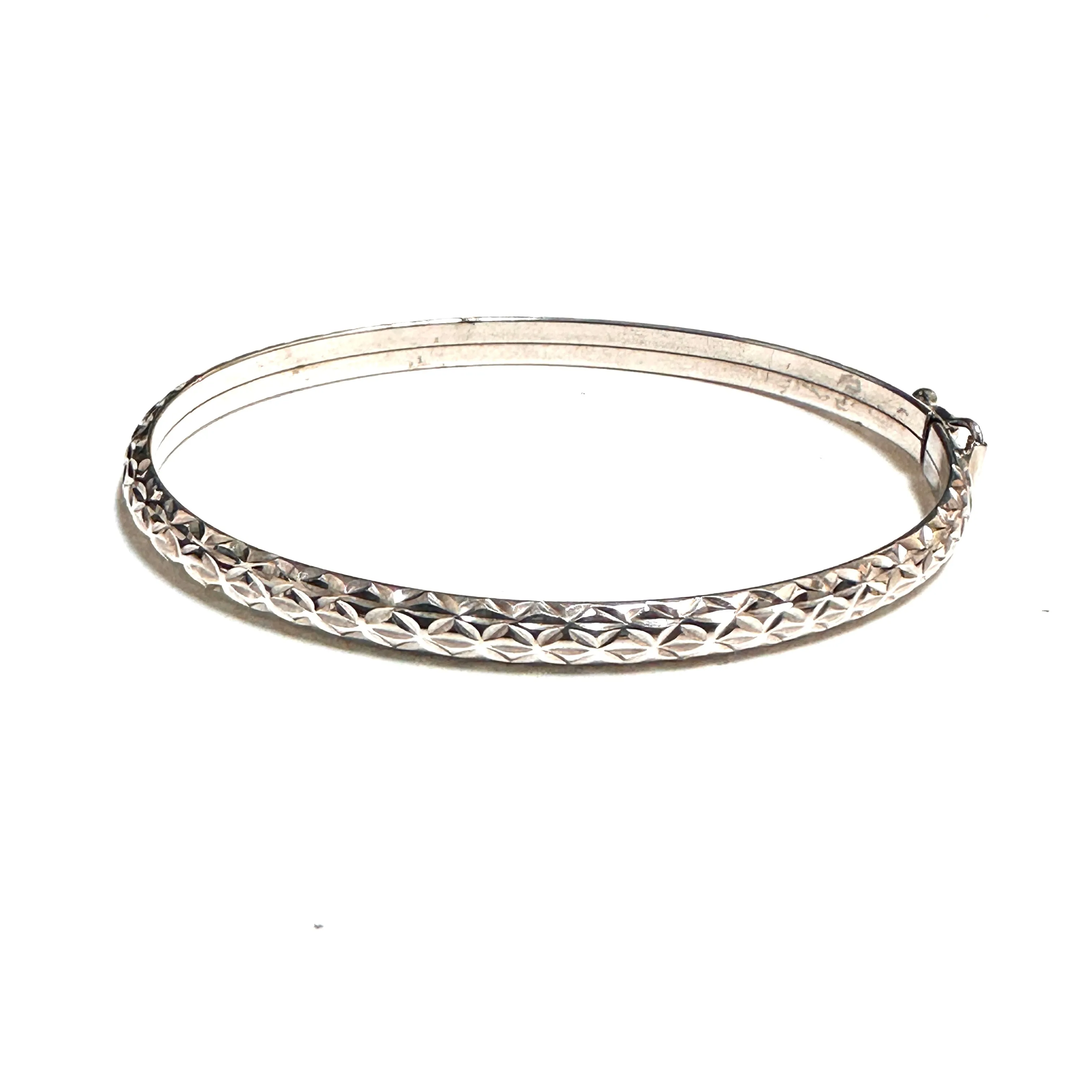 10K White Gold (3.7mm) Diamond Cut Baby Bangle