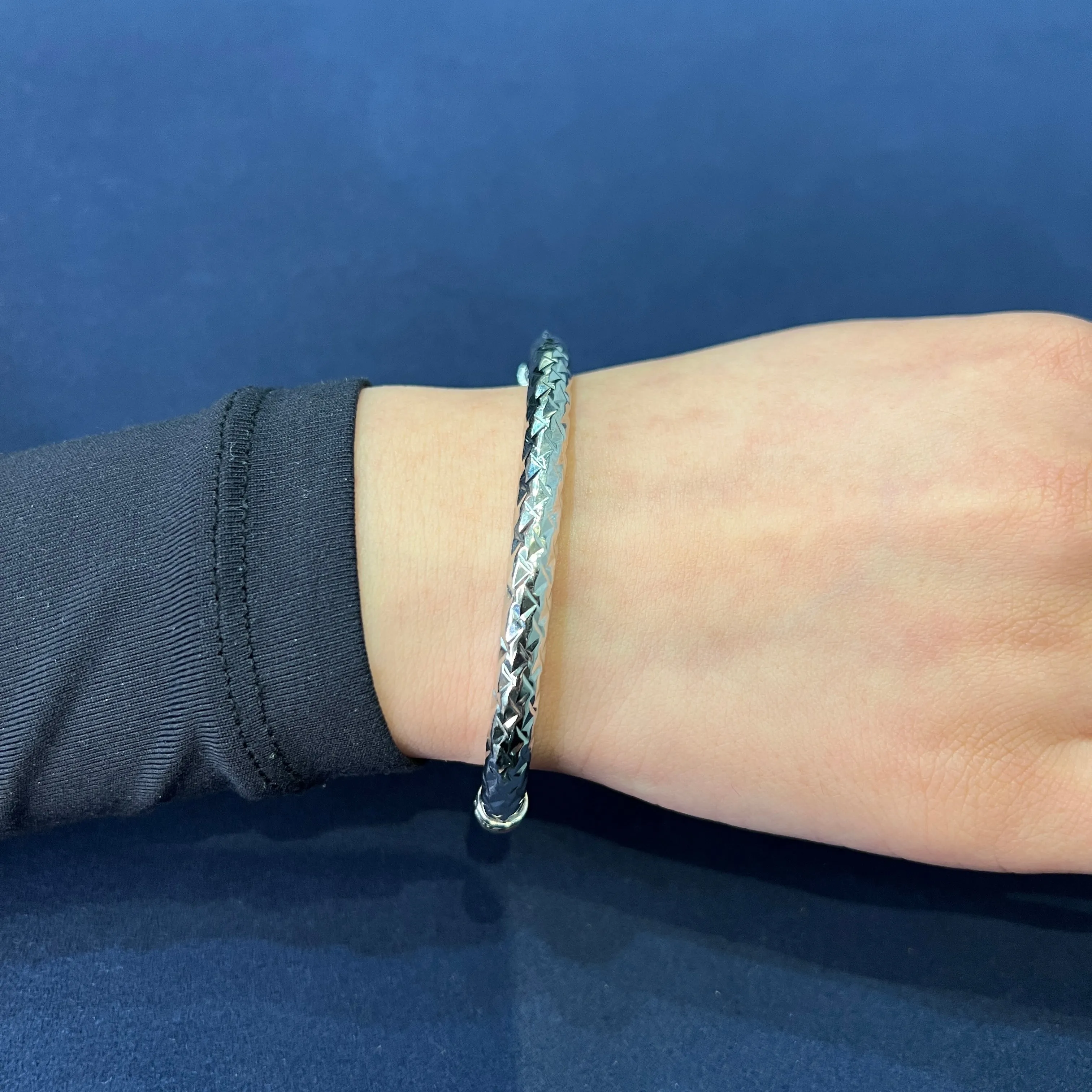 10K (Yellow or White) Gold Diamond Cut Bangle Bracelet