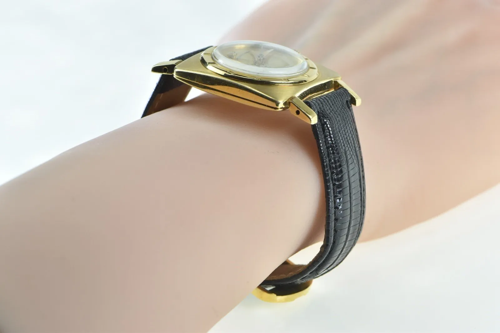 18K Universal Geneve Squared Vintage Men's Watch