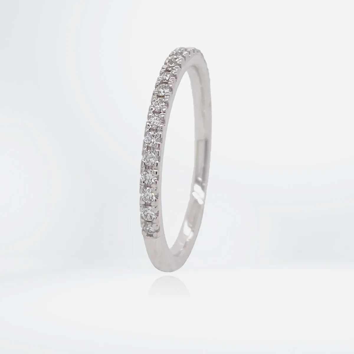 Alectrona Diamond Band