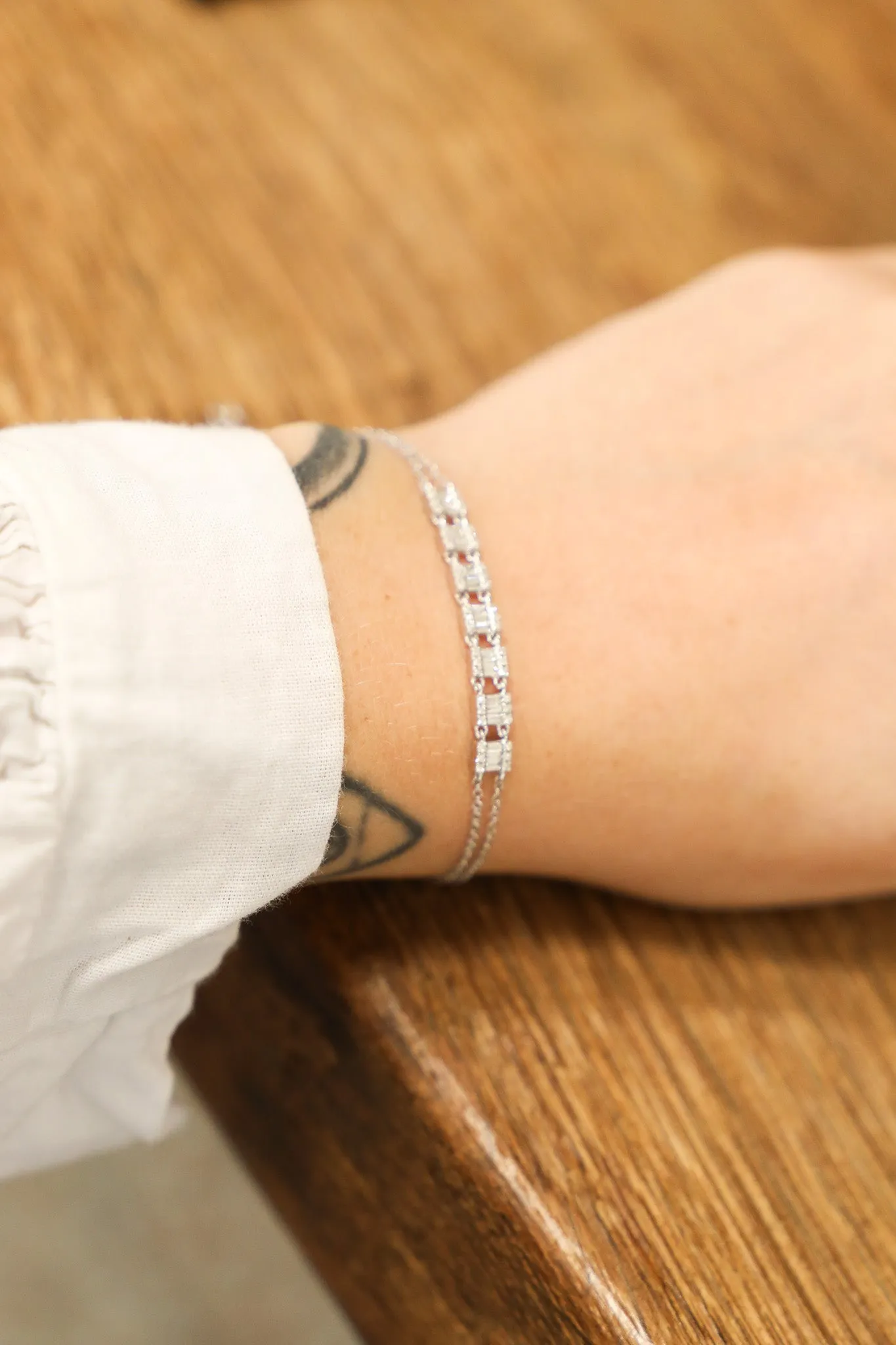 B037 - 14k WG Bracelet w/42 Round Diamonds 0.12cts & 23 Baguette Diamonds 0.33cts