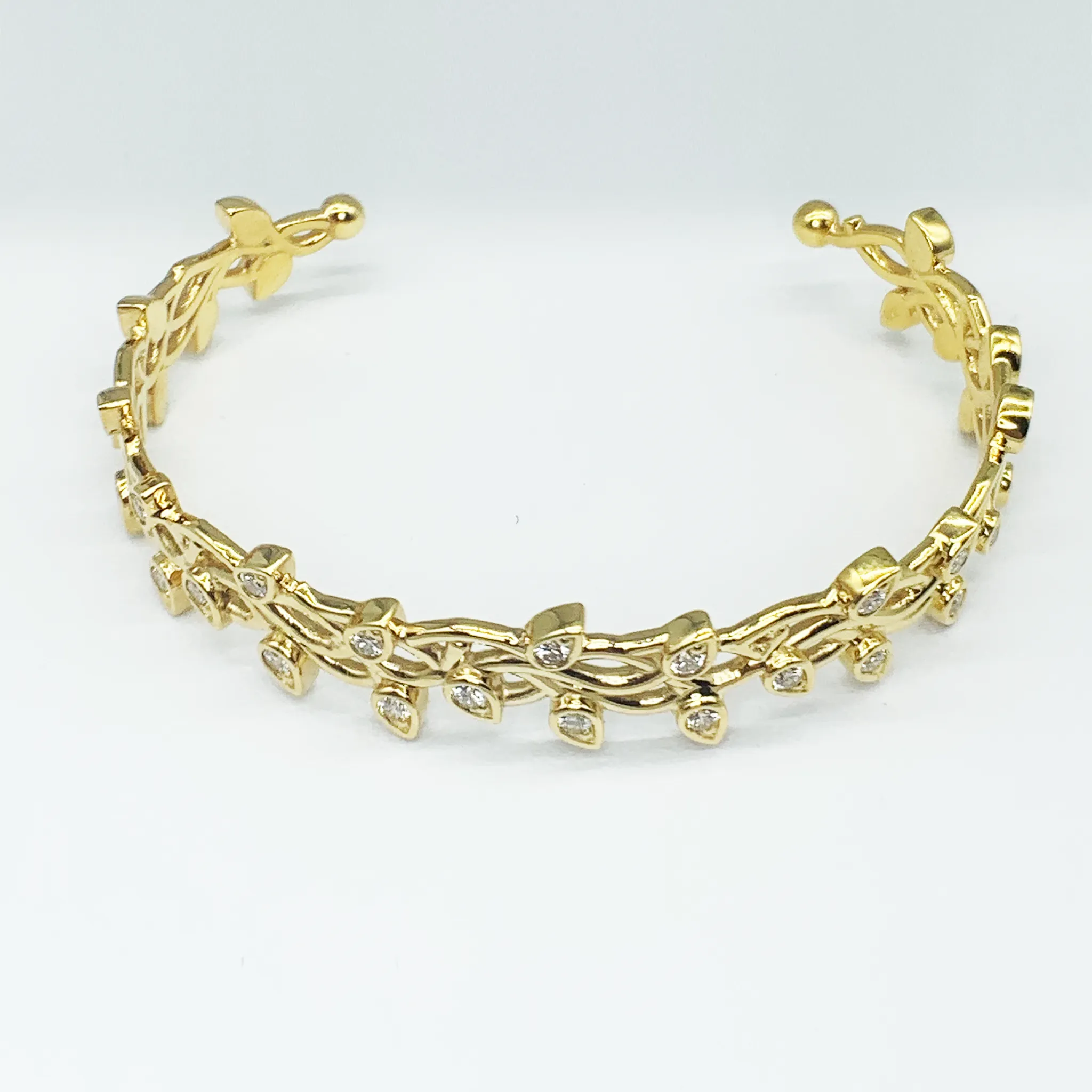 CA 18 Karat Thorn and Flower yellow Gold and Diamonds Bracelet