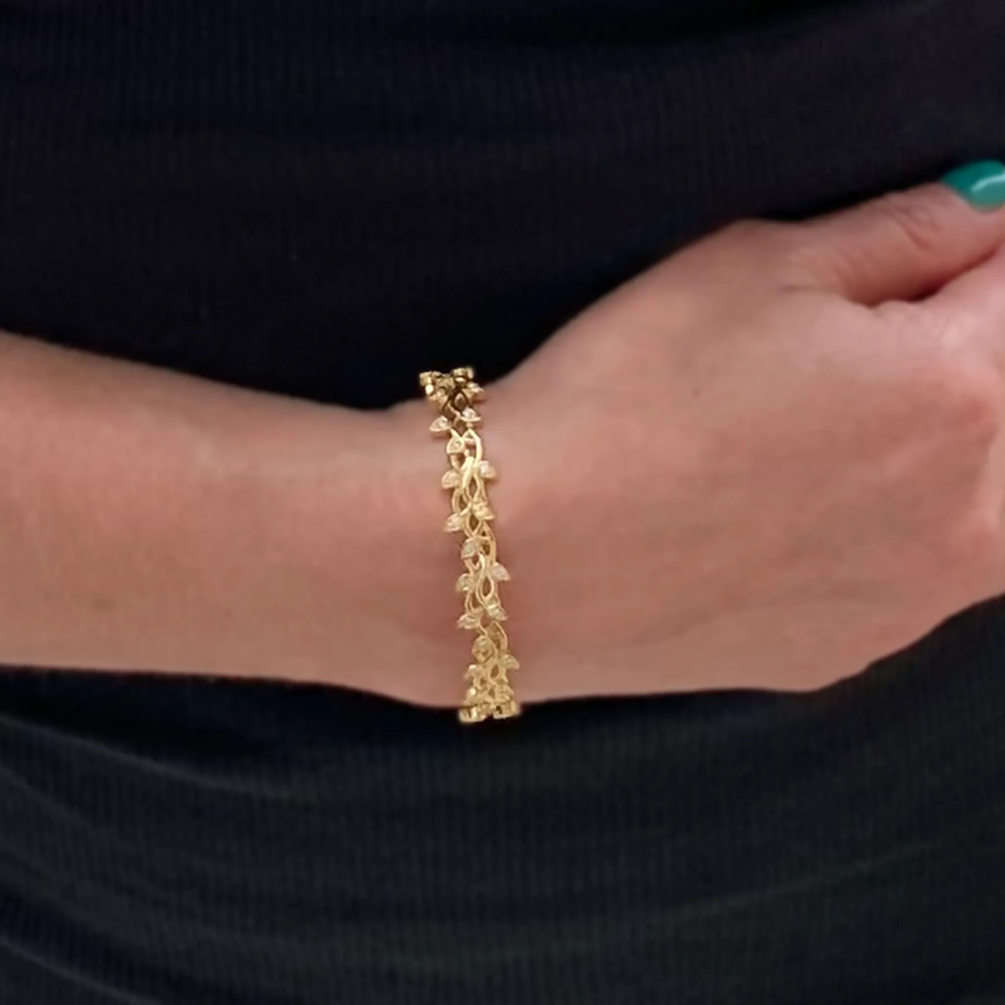 CA 18 Karat Thorn and Flower yellow Gold and Diamonds Bracelet