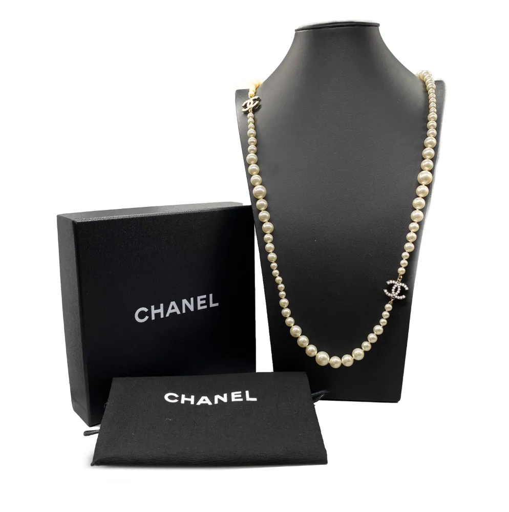 CHANEL - 13A 2 CC Charms Graduated Pearl Layering Necklace