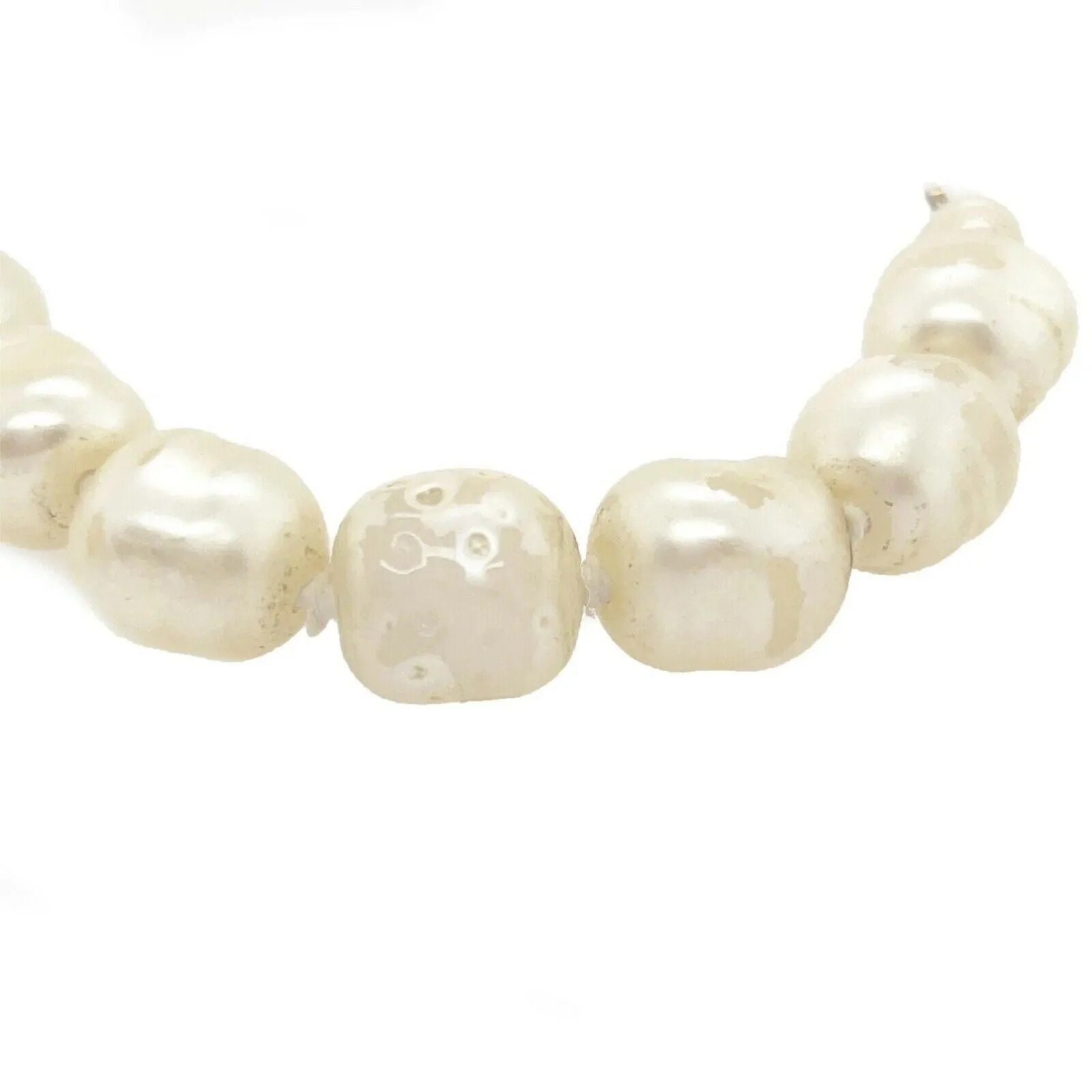CHANEL - Vintage 1981 Pearl Single Strand Necklace - Creme / Gold - Broken Clasp