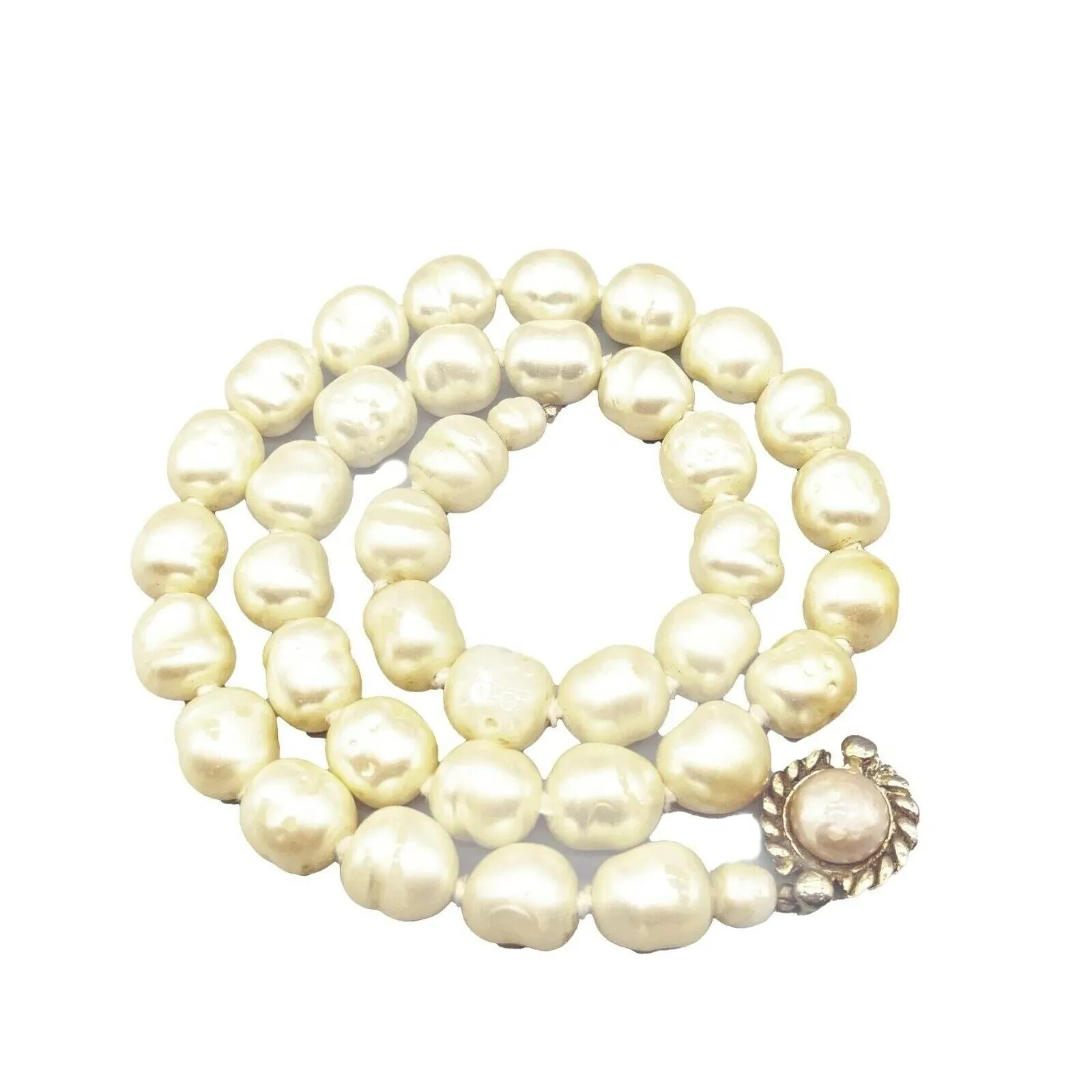 CHANEL - Vintage 1981 Pearl Single Strand Necklace - Creme / Gold - Broken Clasp