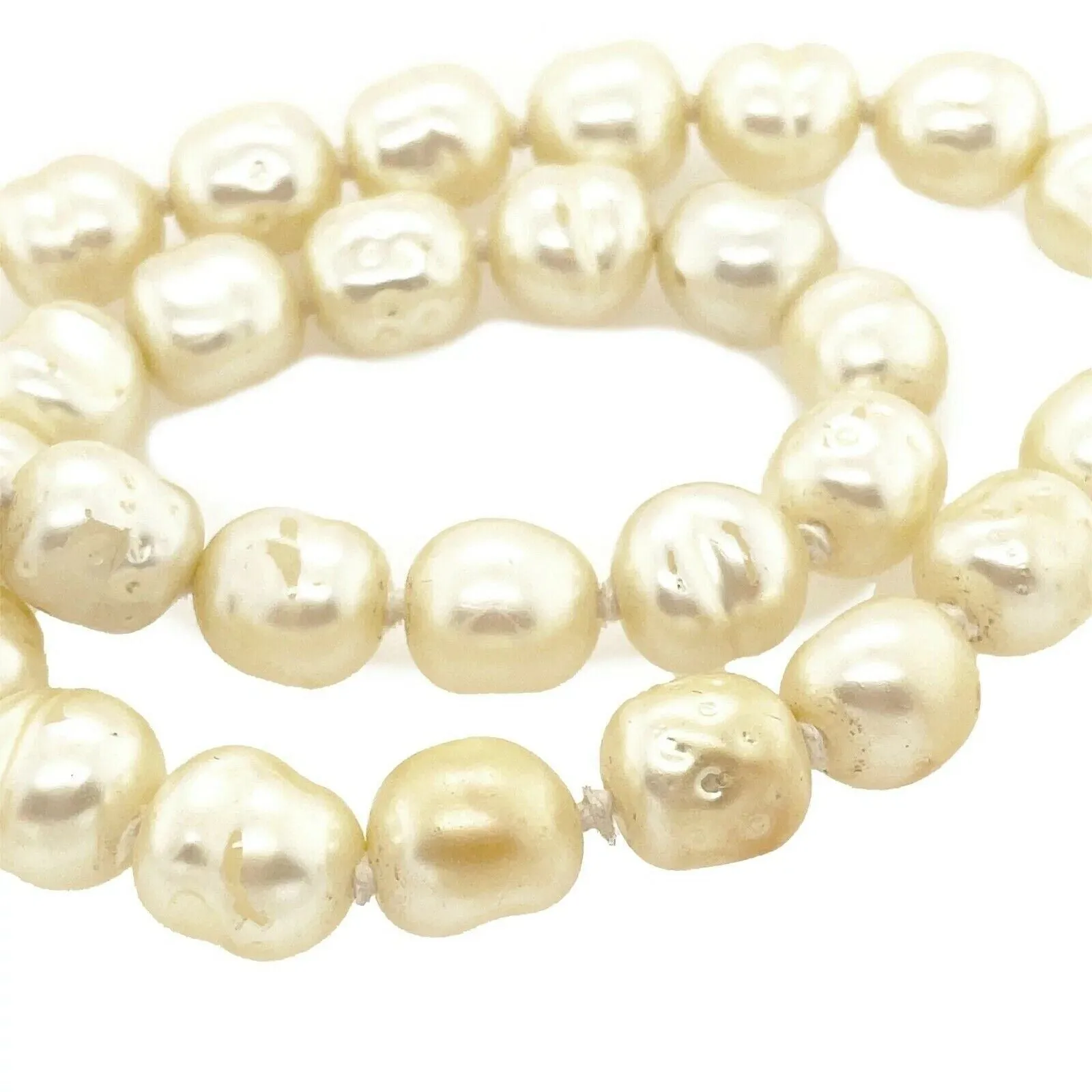 CHANEL - Vintage 1981 Pearl Single Strand Necklace - Creme / Gold - Broken Clasp
