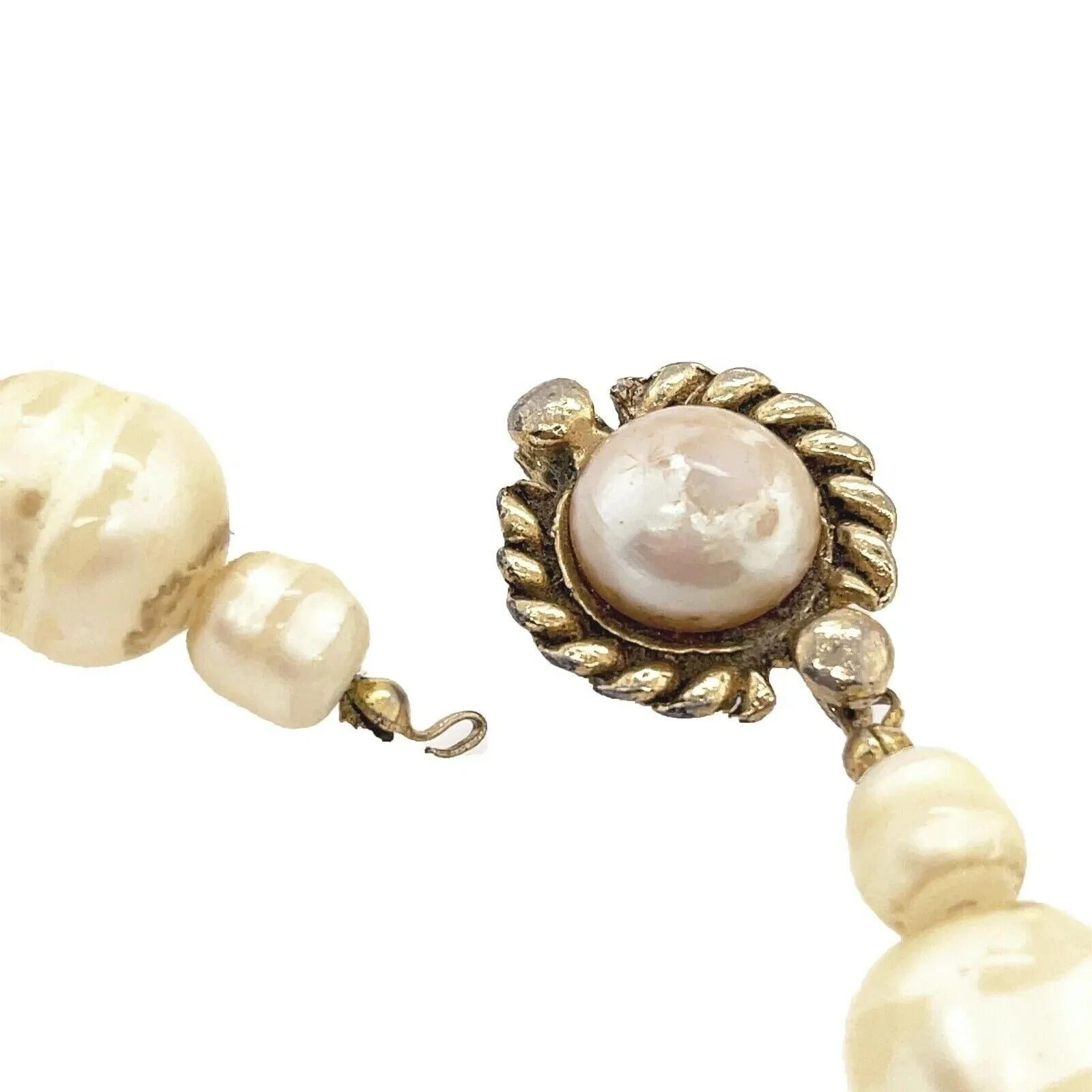CHANEL - Vintage 1981 Pearl Single Strand Necklace - Creme / Gold - Broken Clasp