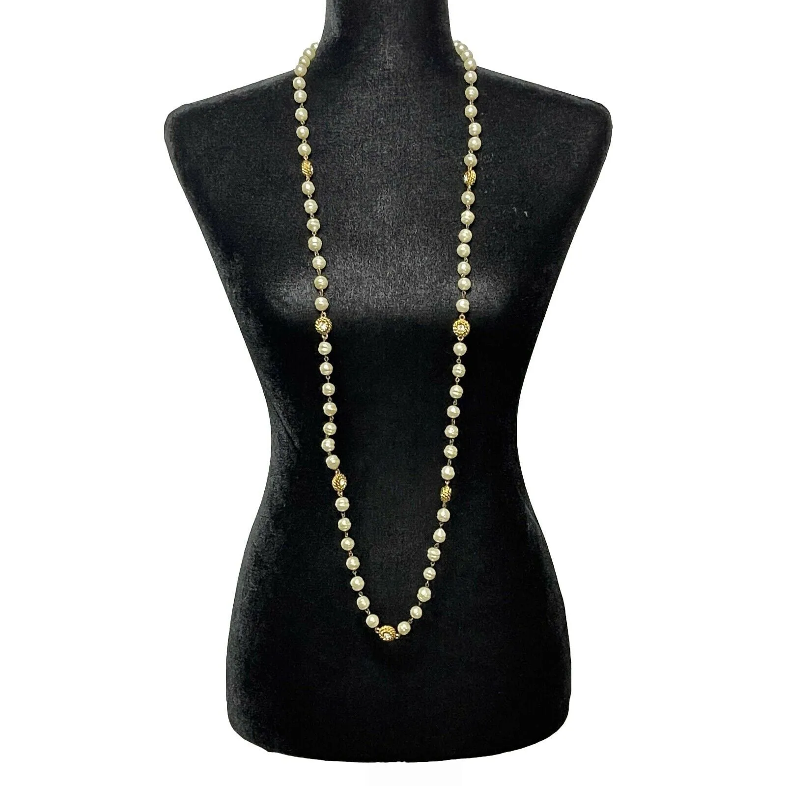 CHANEL - Vintage 80s Pearl Strass Crystal Accent - Pearl / Gold Necklace