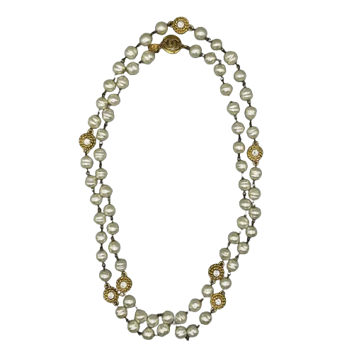 CHANEL - Vintage 80s Pearl Strass Crystal Accent - Pearl / Gold Necklace