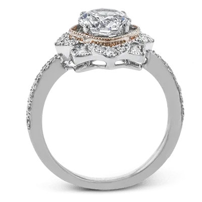 Engagement Ring in 18k Gold with Diamonds
