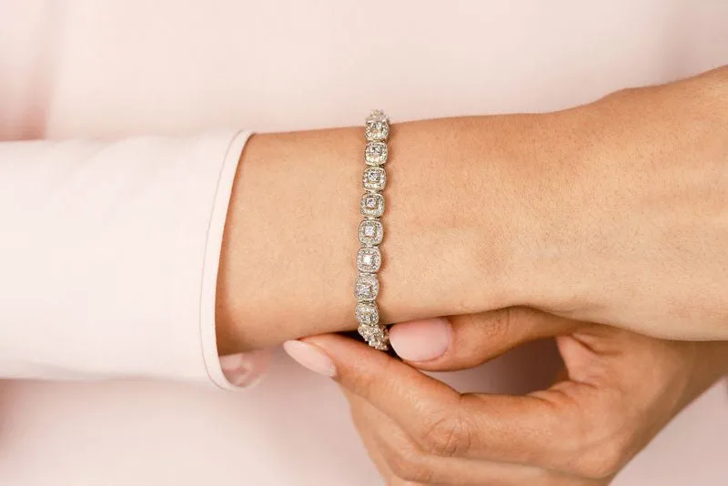 Grand Princess Cut Diamond Bracelet with 4.45 ct.(finished) 1.1mm, 2.5mm