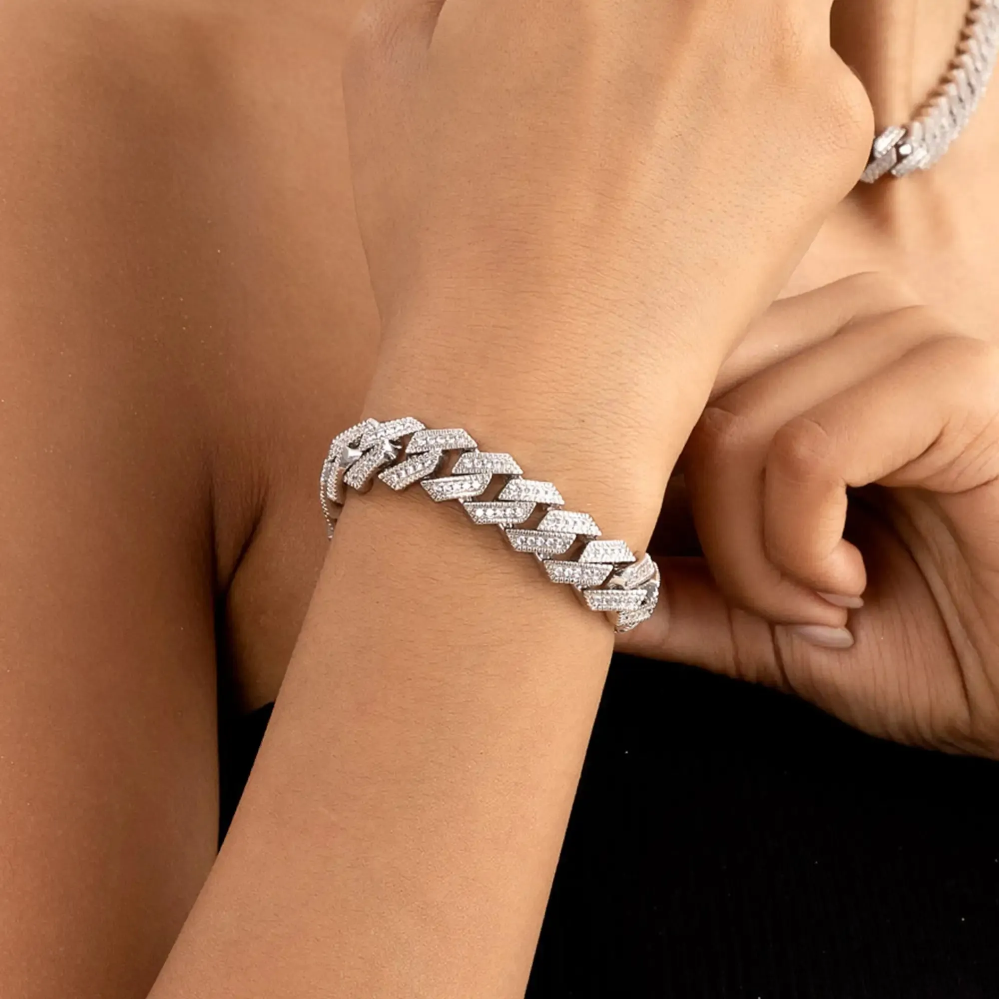 Halo Round Cut Prong Cuban Link Bracelet - 12mm