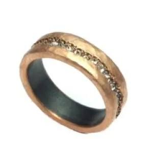 Hammered Inverted Diamond Fissure Band