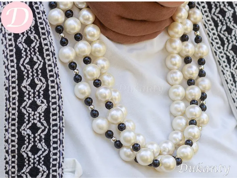 Laurel Necklaces - Pearl with Onyx
