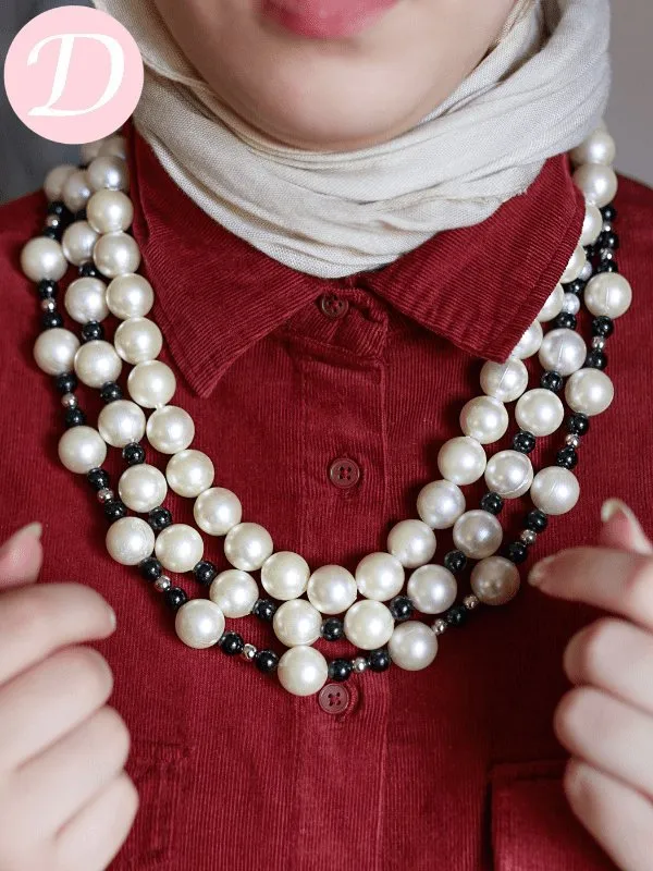 Laurel Necklaces - Pearl with Onyx