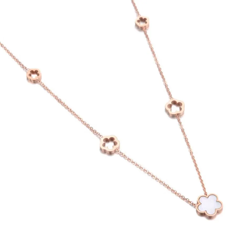 Lucky Mother of Pearl Clover Gold Necklace  – Maestro Hennessy®