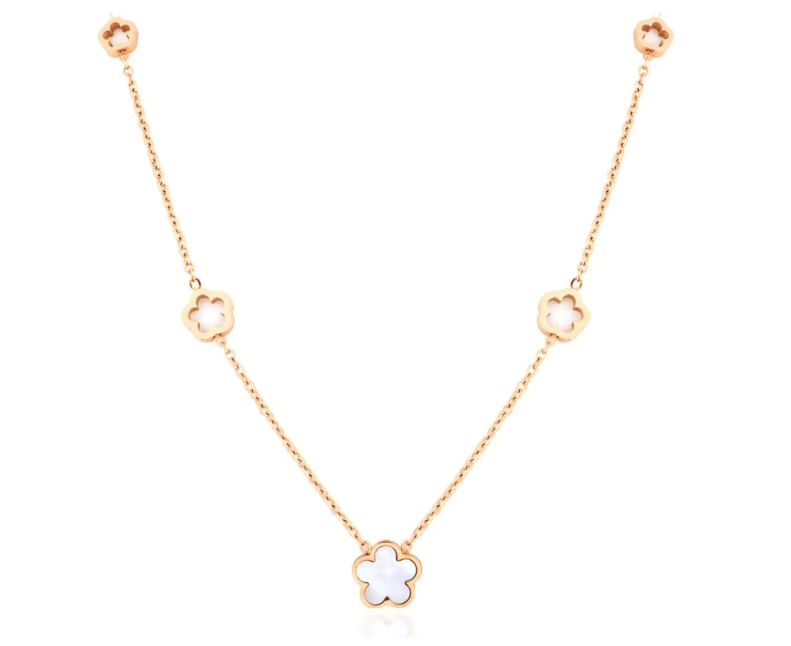 Lucky Mother of Pearl Clover Gold Necklace  – Maestro Hennessy®