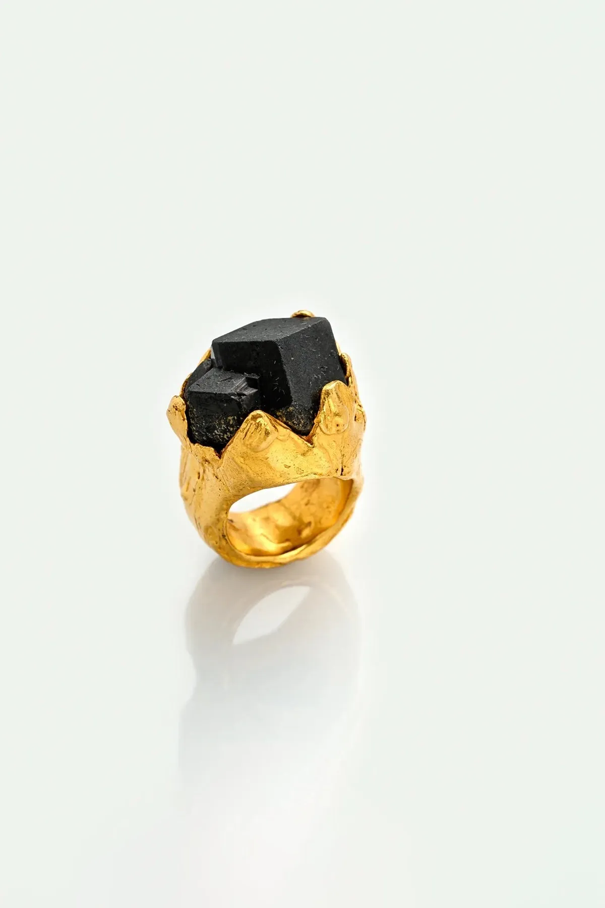 MARIE-ALEXANDRINE YVERNAULT | VELA GARNET RING