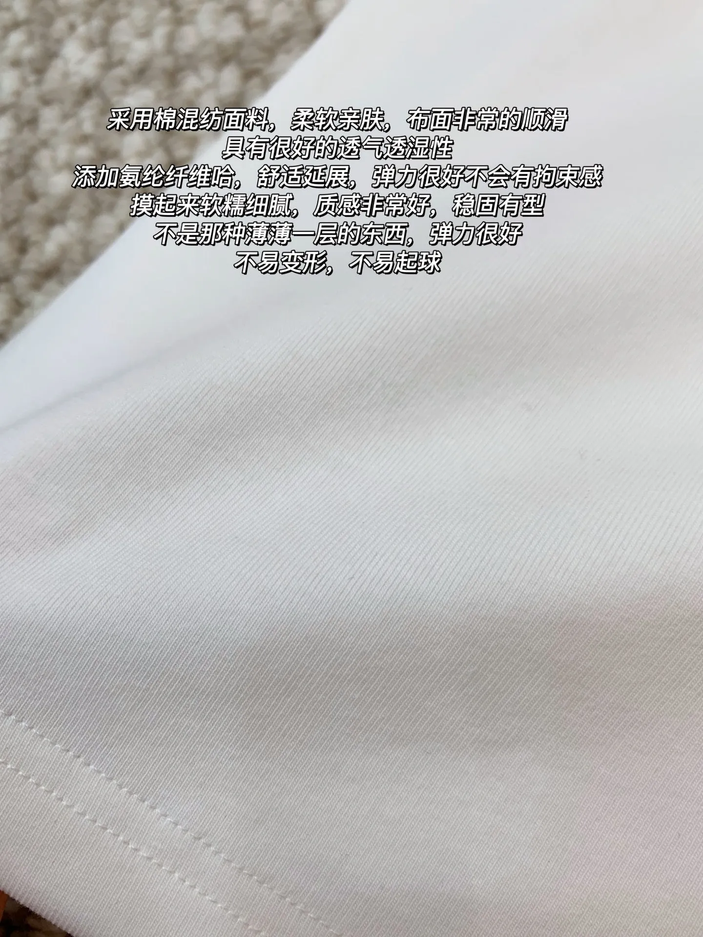 MARKGONG Pearl Necklace Dachshund Stretch T-Shirt