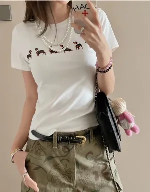 MARKGONG Pearl Necklace Dachshund Stretch T-Shirt