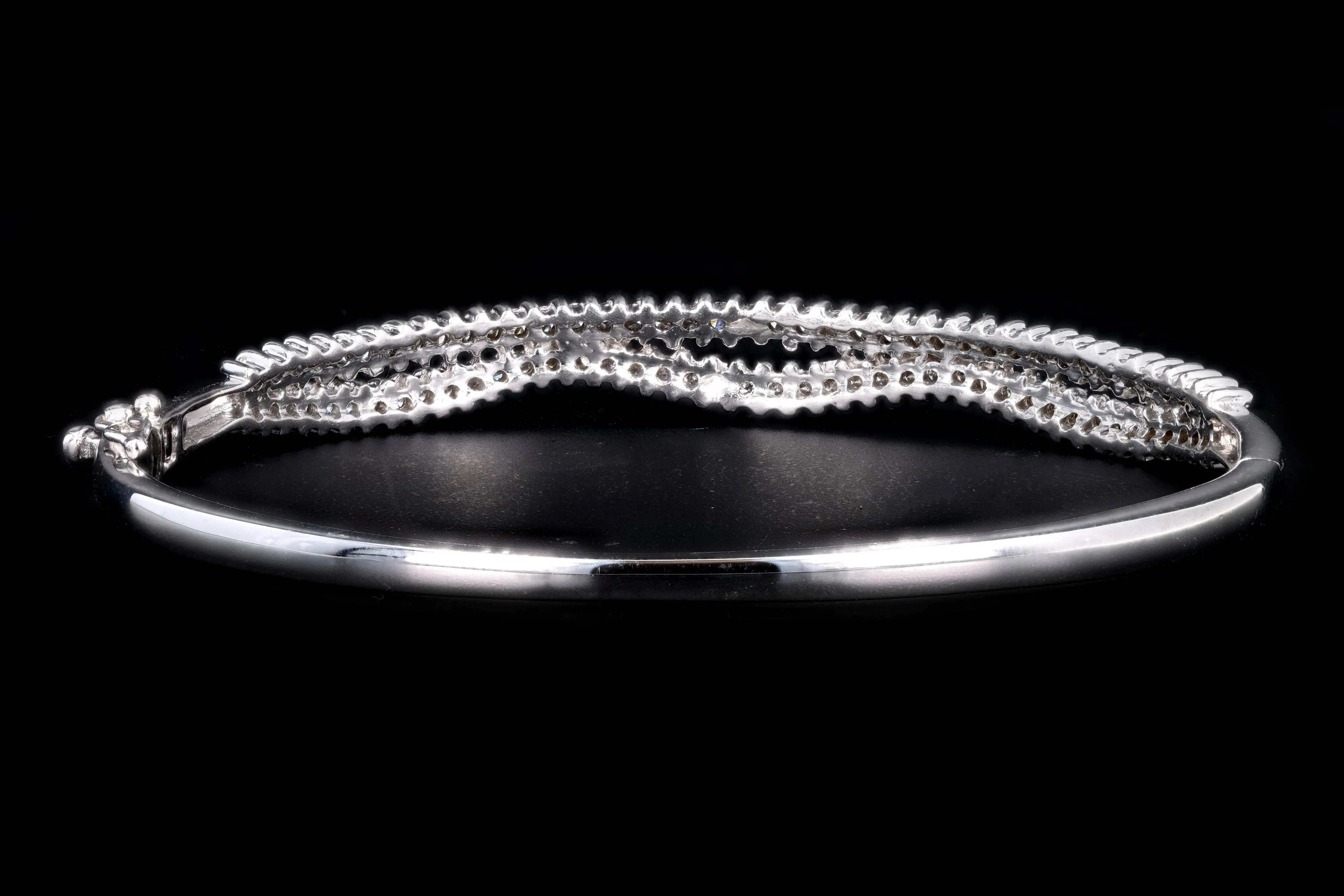 Modern 14K White Gold 1.50 Carat Round Brilliant Diamond Bangle