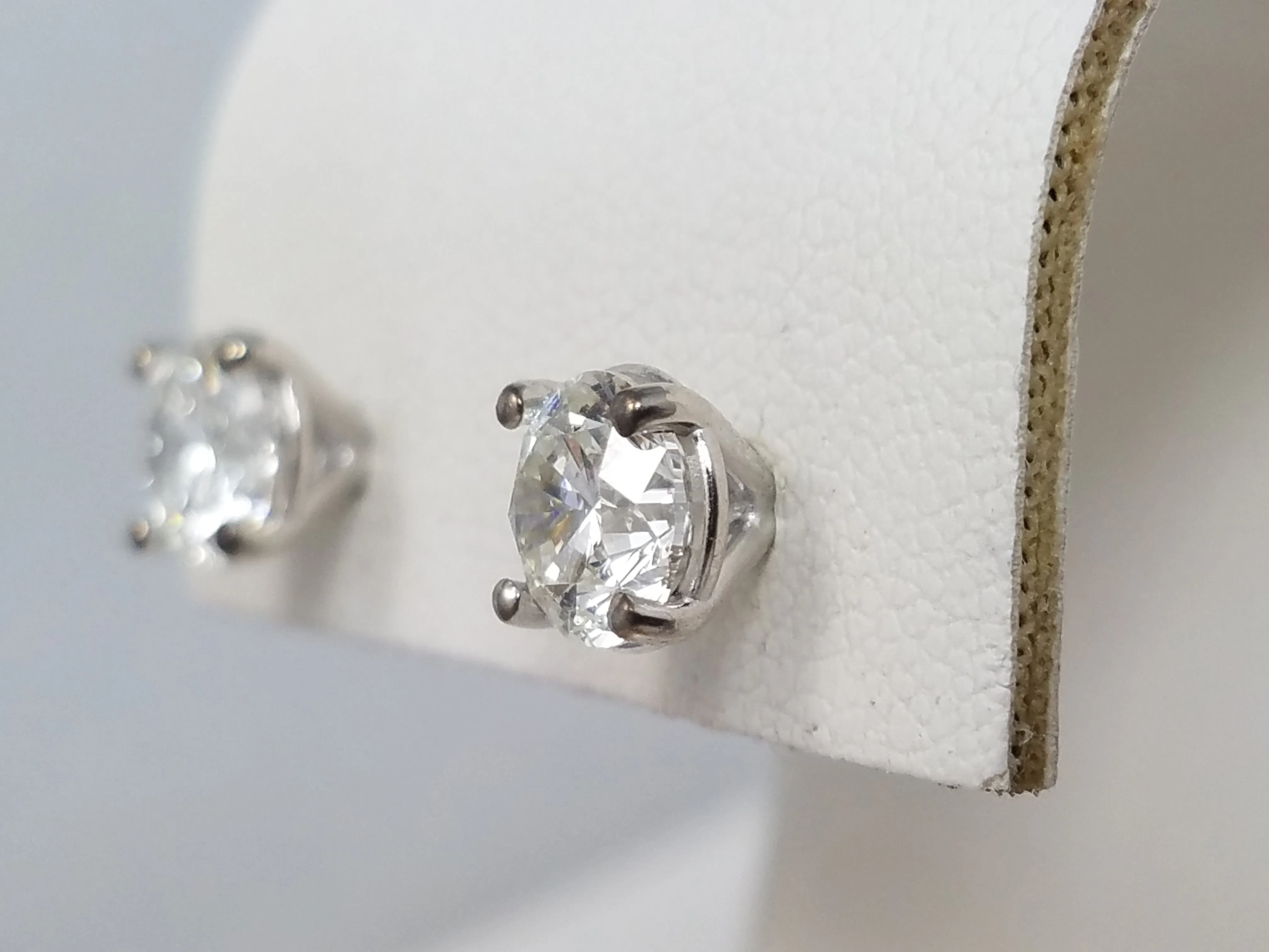 New! Stunning 14k White Gold 2.02ctw Natural Diamond Solitaire Earrings