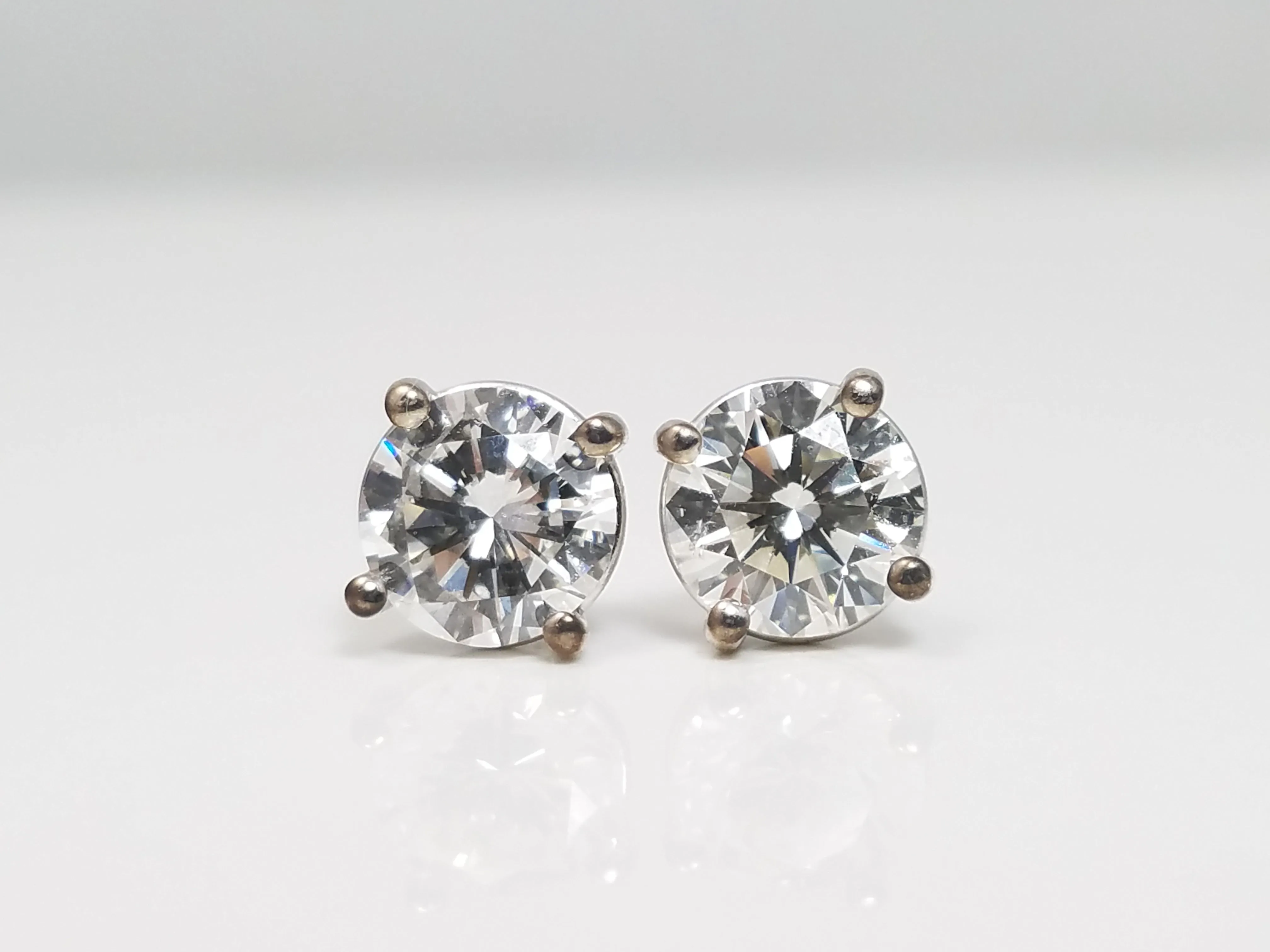 New! Stunning 14k White Gold 2.02ctw Natural Diamond Solitaire Earrings