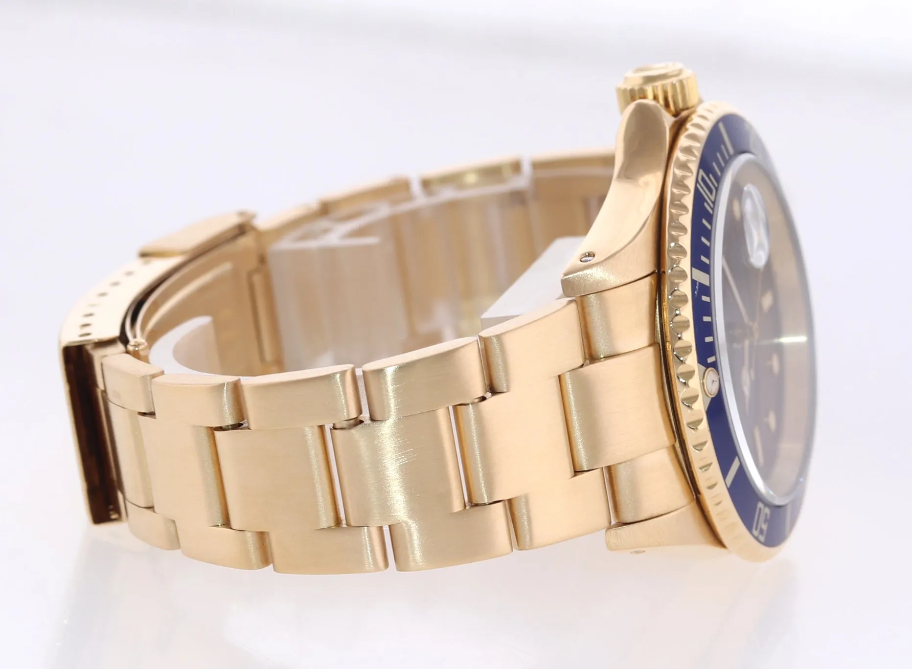 Rolex 16618 Submariner 18K Yellow Gold Blue Purple Sunburst Dial Watch Box