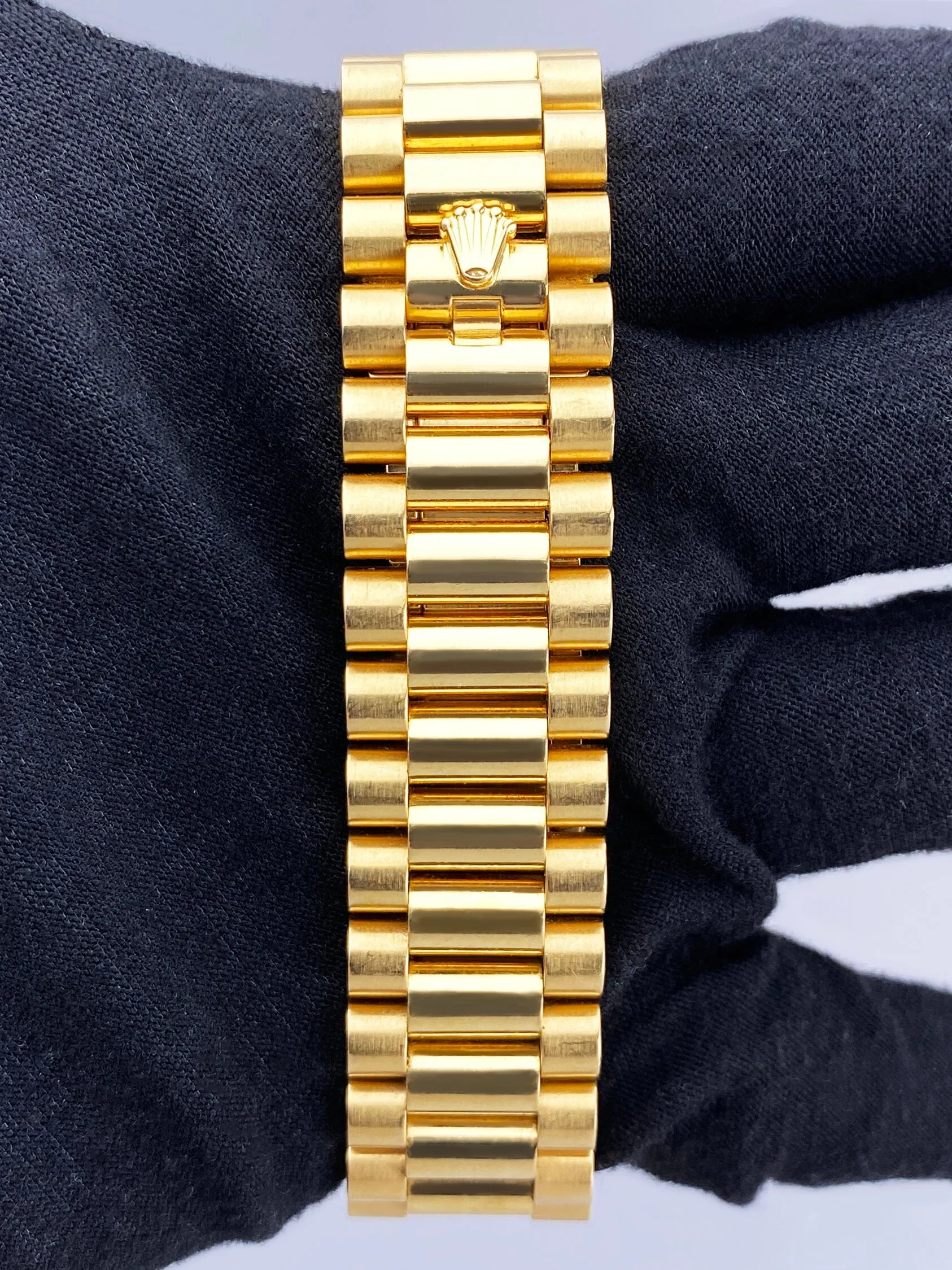 Rolex Day-Date 228238 Diamond Champagne Dial Mens Watch Box Papers