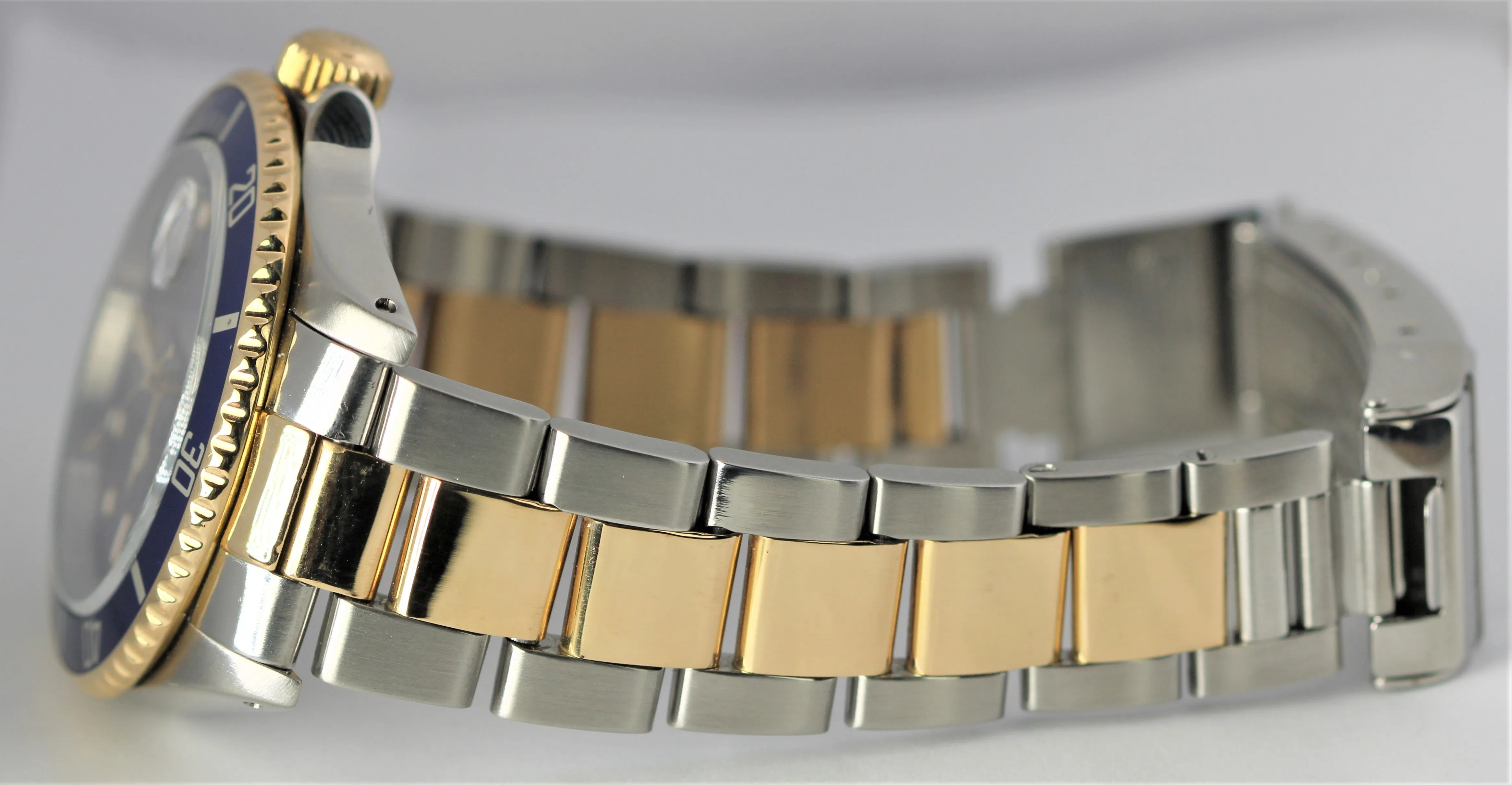 Rolex Submariner Date Two-Tone 18k Yellow Gold Steel Blue 40mm 16613LB Watch