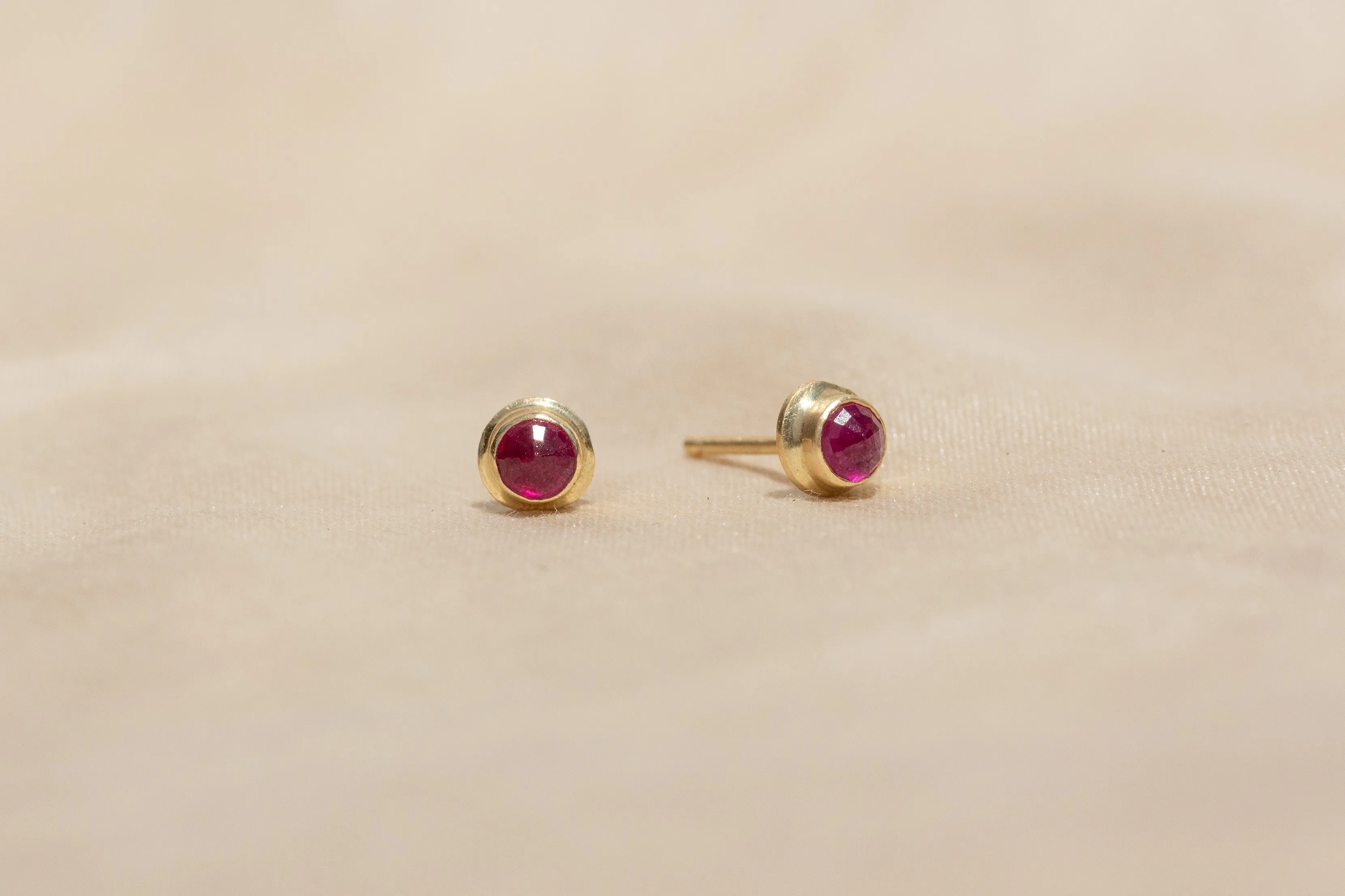 Ruby | Shadow Stud