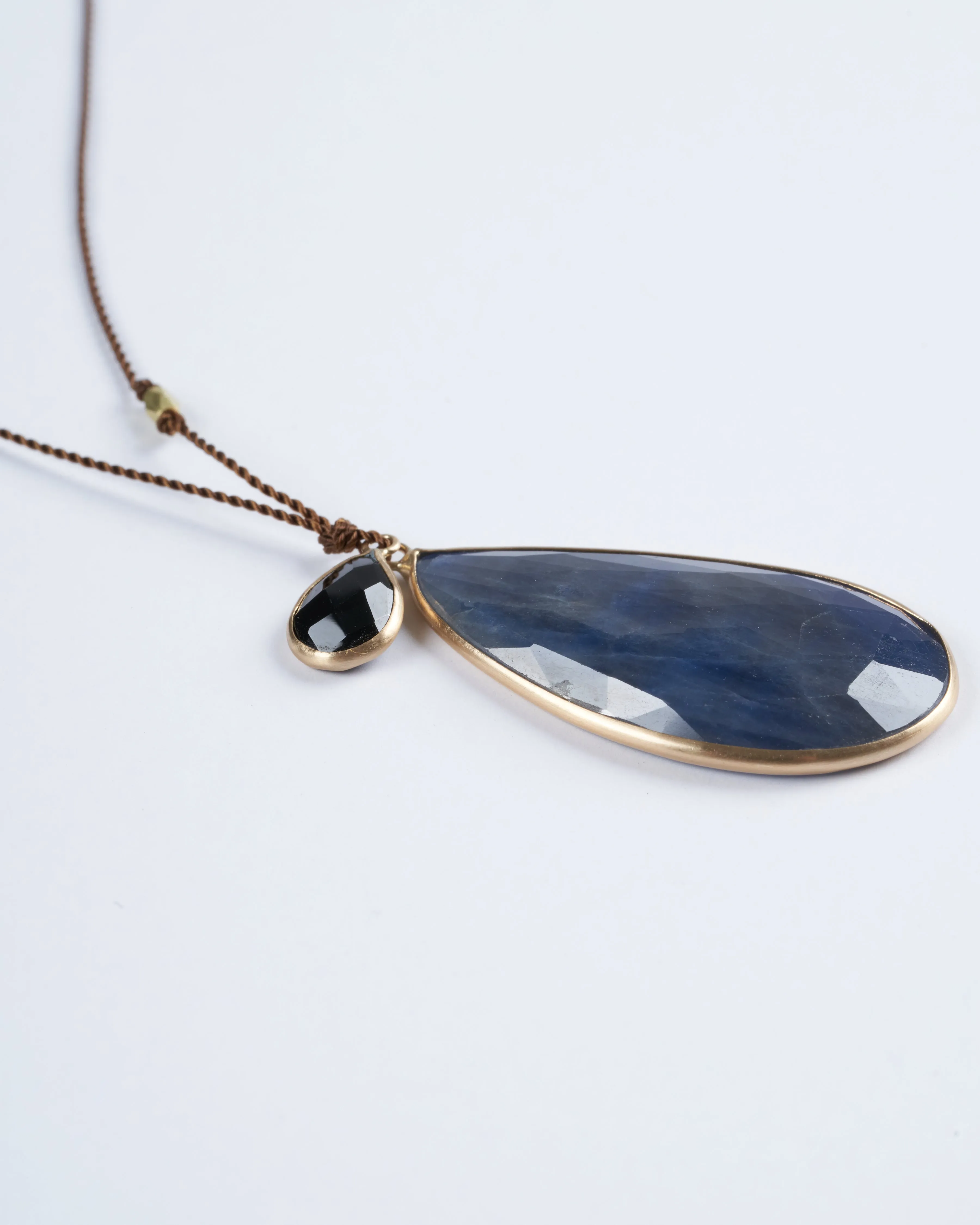 sapphire & black spineal 14k - sapphire
