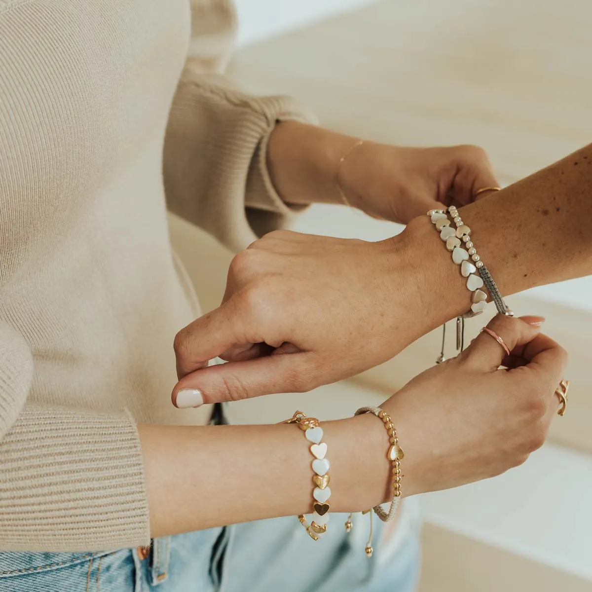 Sisters of the Heart Bracelet/Gold/White