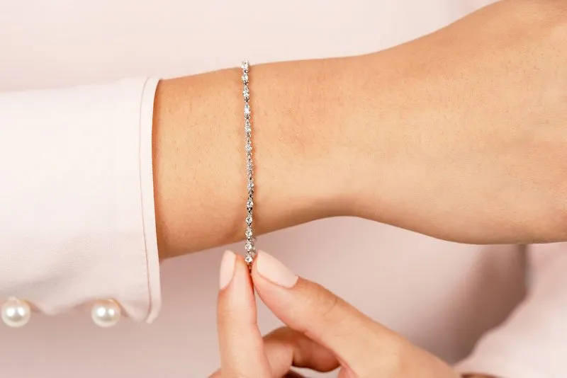 Sparkling Diamond And Chain Link Diamond Bracelet with 3.50 ct.(finished) 4.5mm