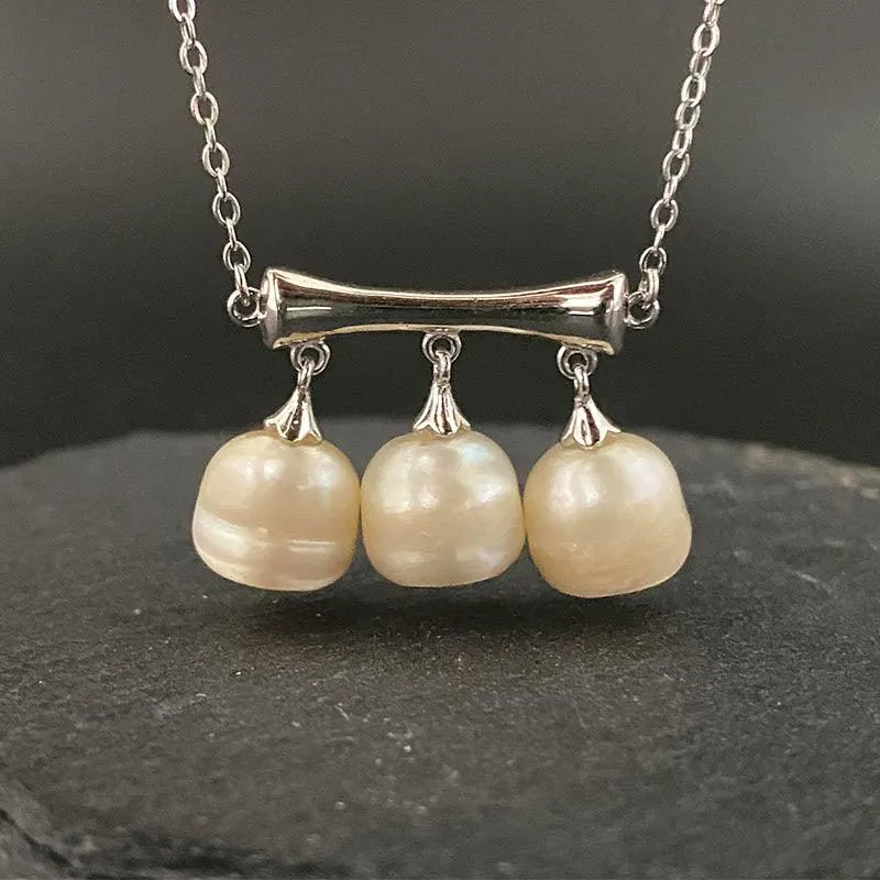 Three Stone Pearl Śmaśana Skull Necklace