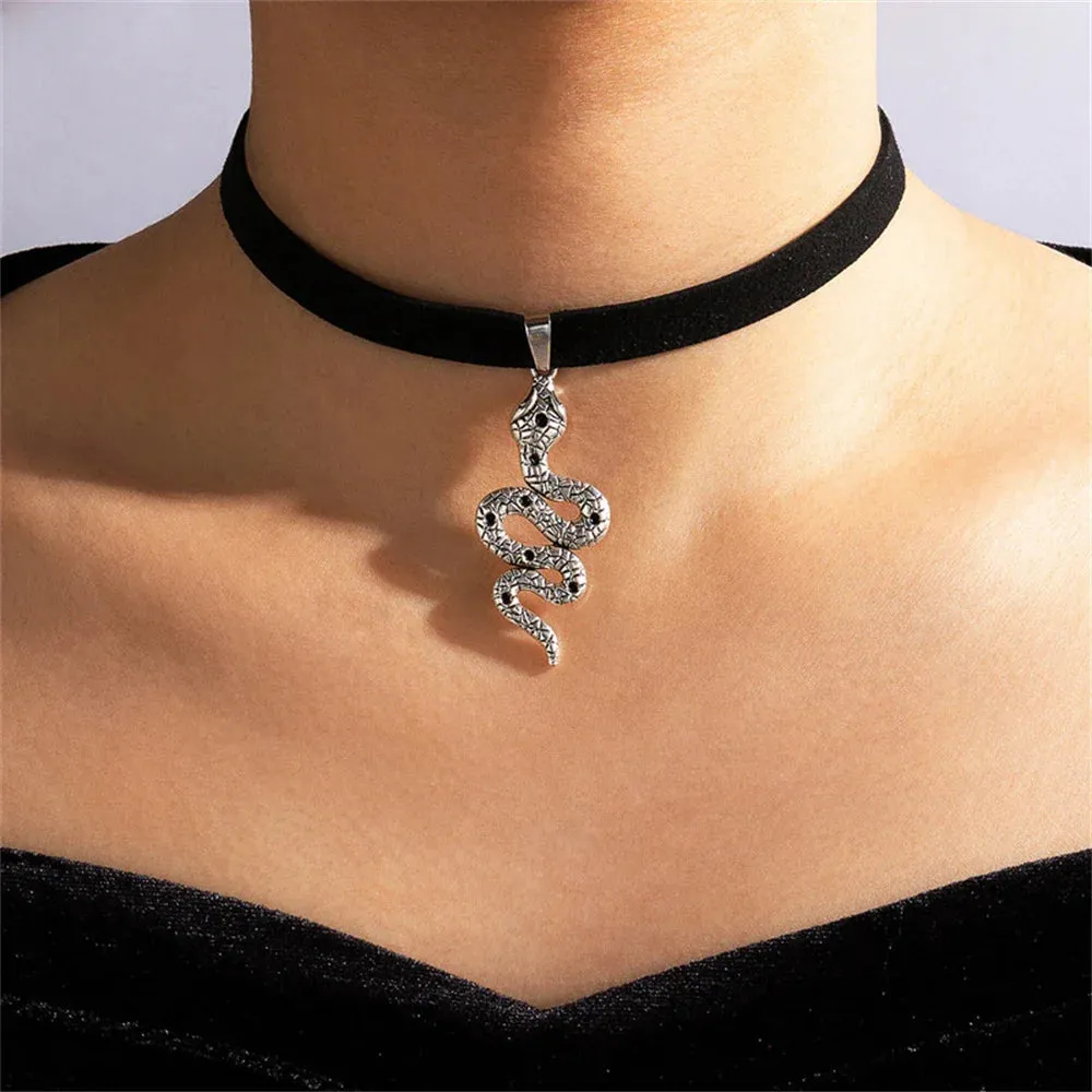 Vintage Black Velvet Choker Necklace Gothic Golden Imitation Pearl Heart Layered Necklace For Women Girls Jewelry Gifts