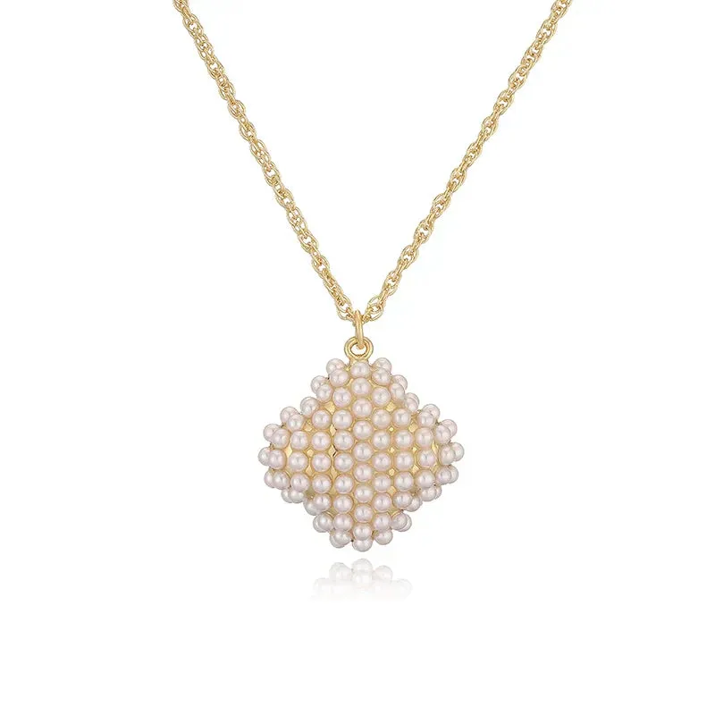 Vormen™ | Classic Pearl Necklaces