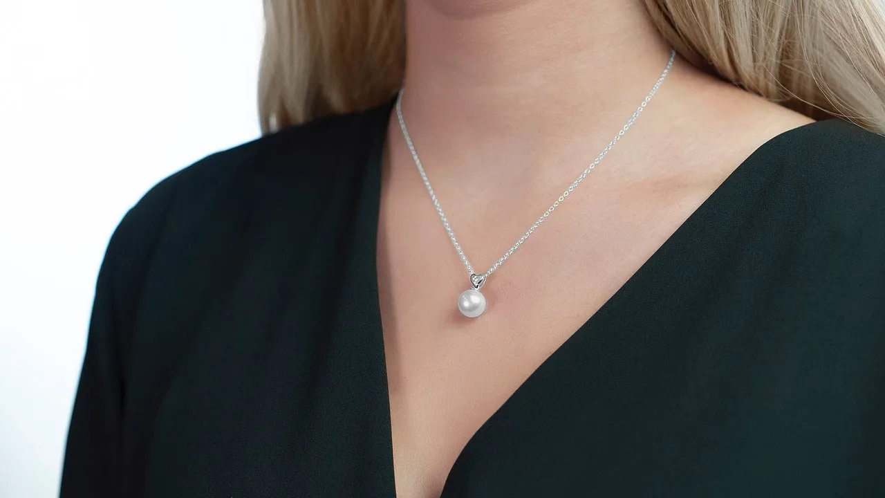 White South Sea Pearl & Diamond Sweetheart Pendant